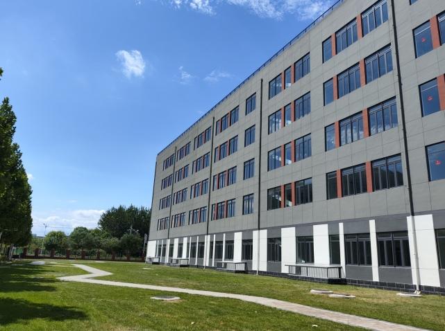 新增1620個(gè)學(xué)位 提升良鄉大學(xué)城公共服務(wù)承載力 匠心造精品 “筑”力開(kāi)學(xué)季